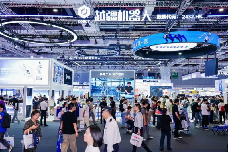 越疆“机械臂+人形+轮式+多足”具身机器人开启工业智能体时代