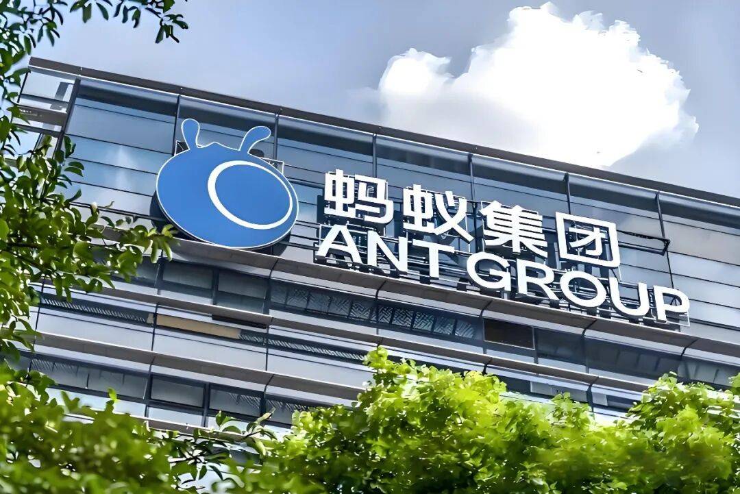 AI入口之争白热化，蚂蚁另辟蹊径：回应普通人的两大焦虑