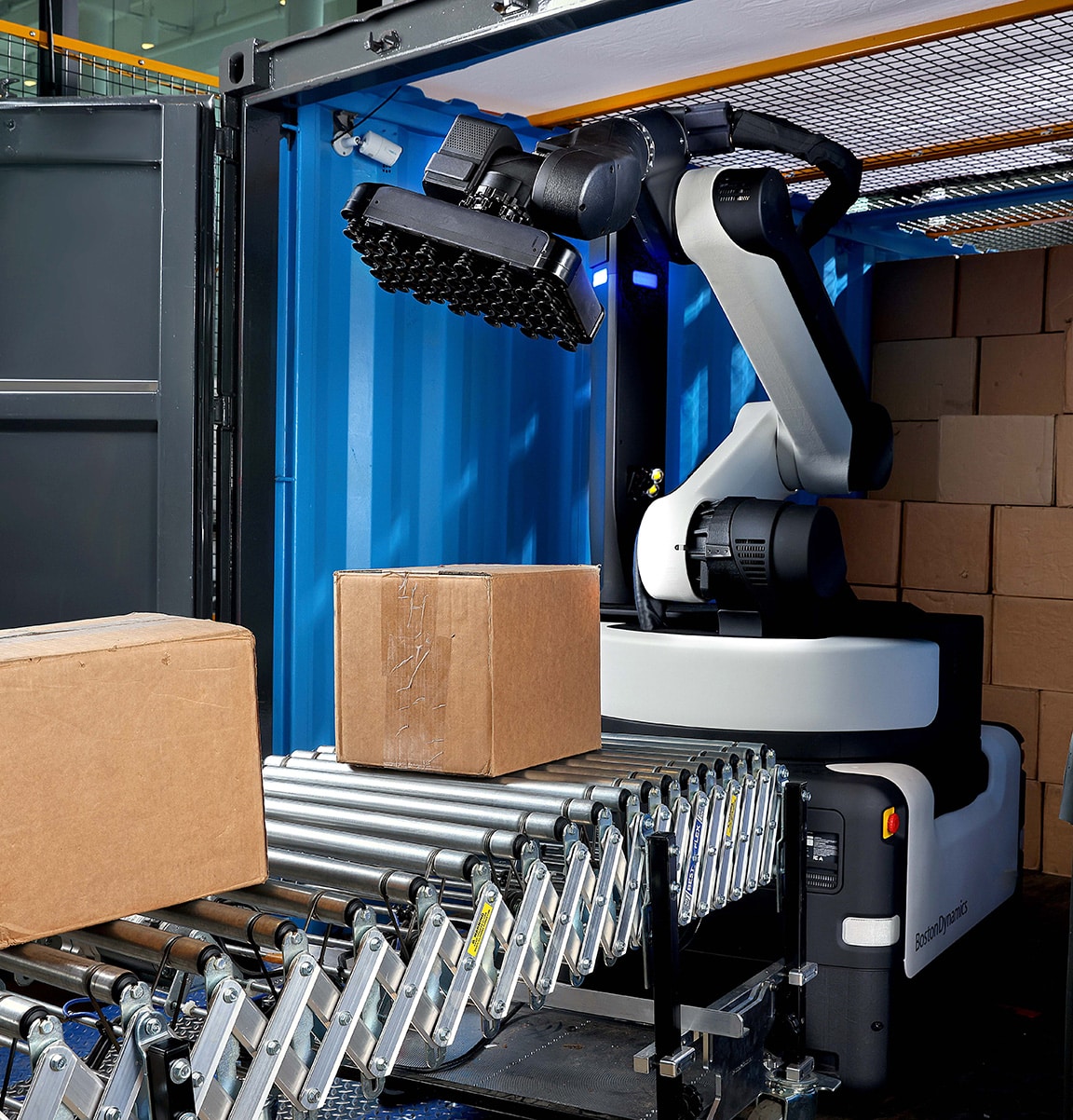 stretch-trailer-with-boxes-conveyor.jpg
